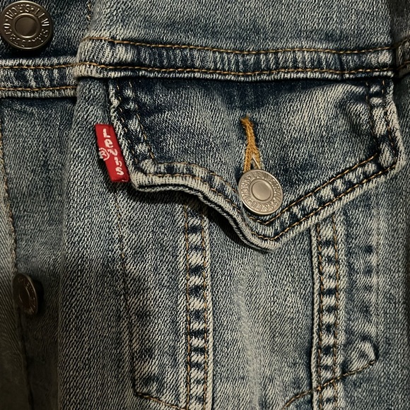 Levi’s classic fit denim jacket - Picture 5 of 6